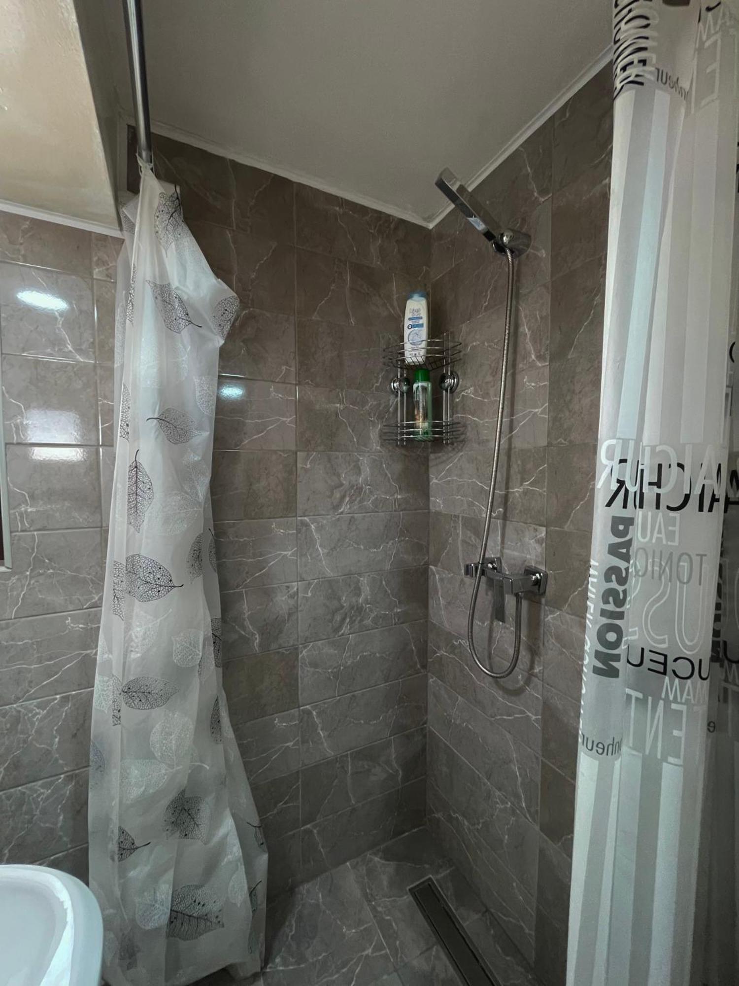 Rooms P&L Plav Luaran gambar