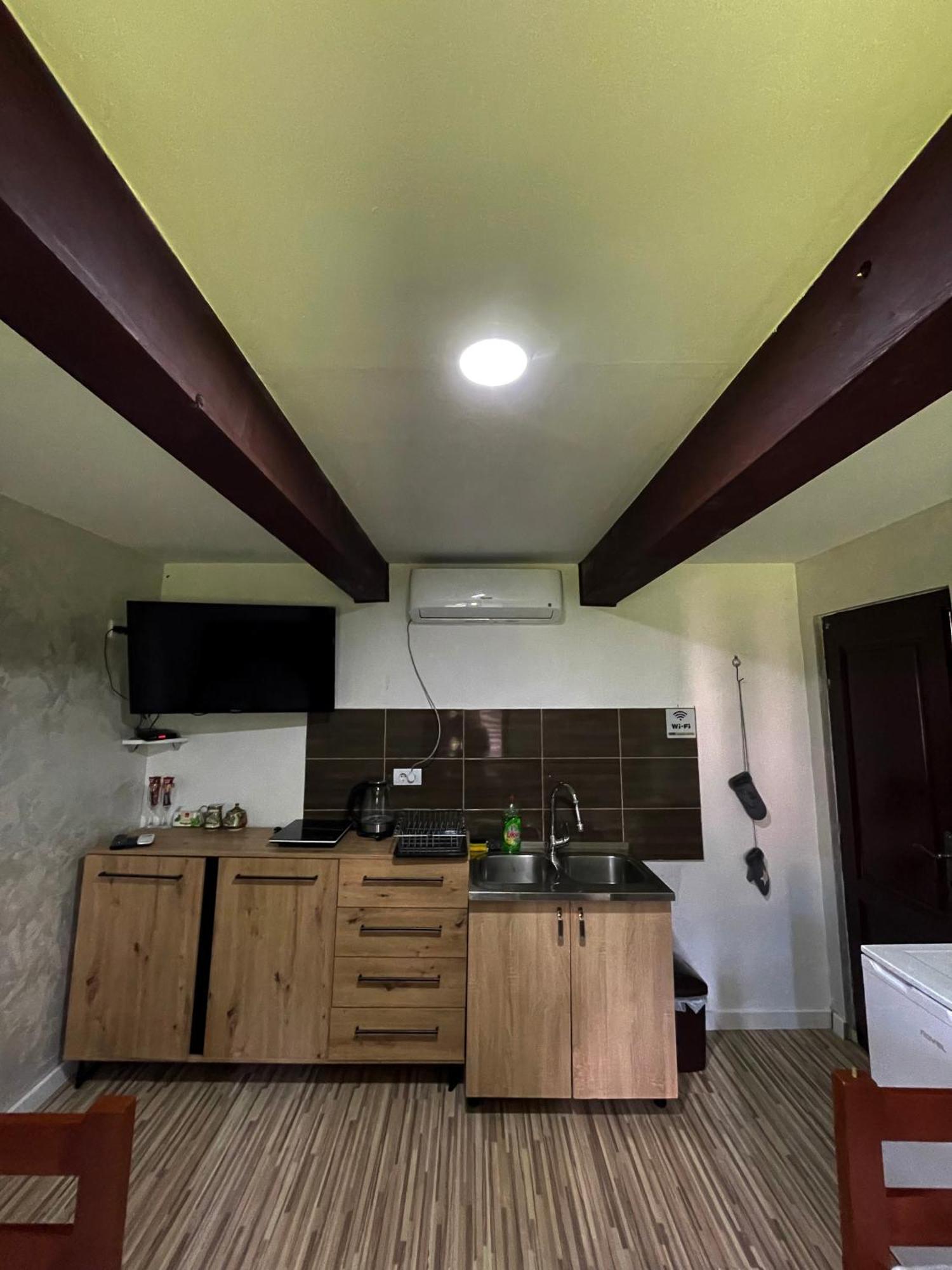 Rooms P&L Plav Luaran gambar