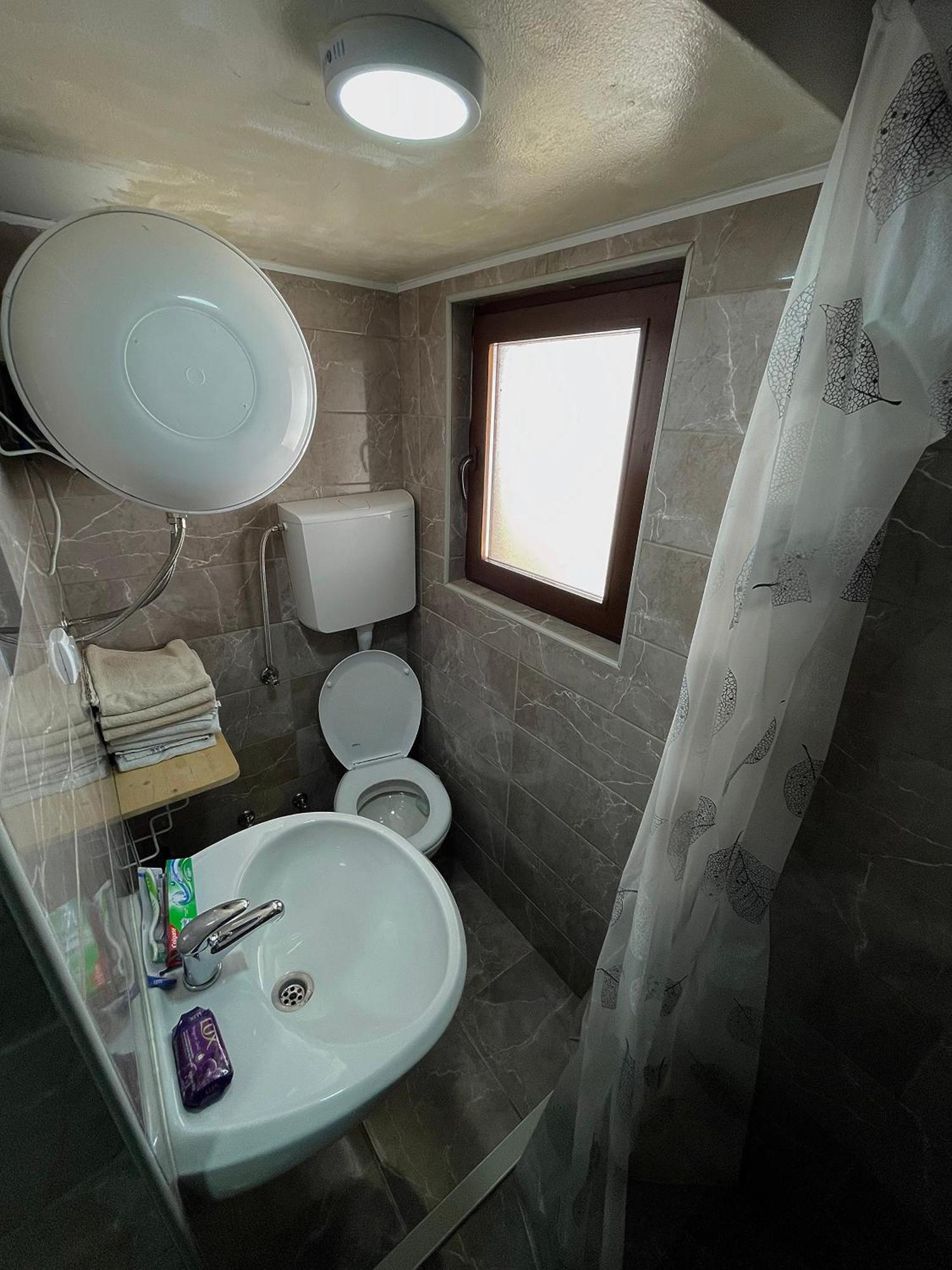 Rooms P&L Plav Luaran gambar