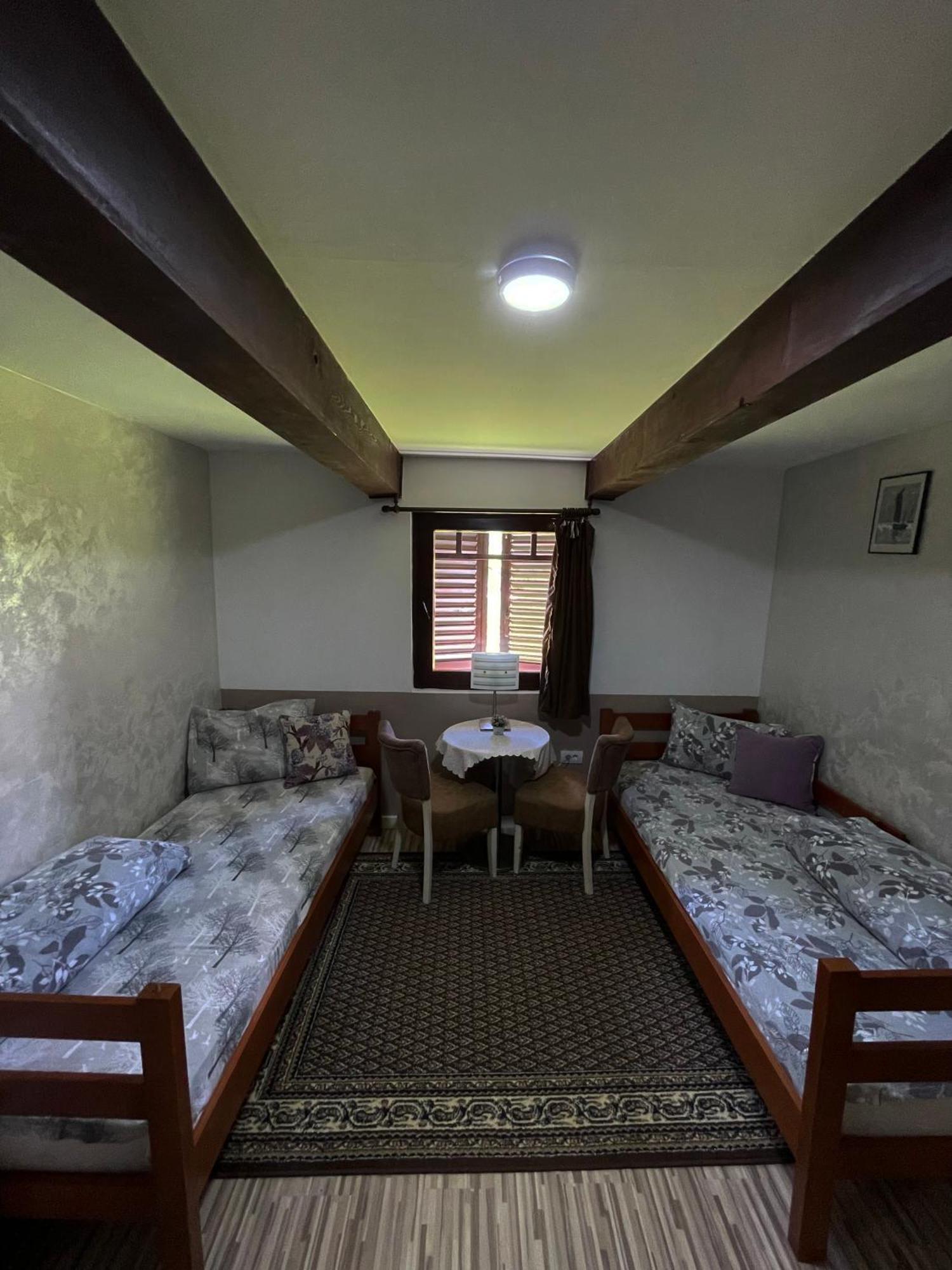 Rooms P&L Plav Luaran gambar