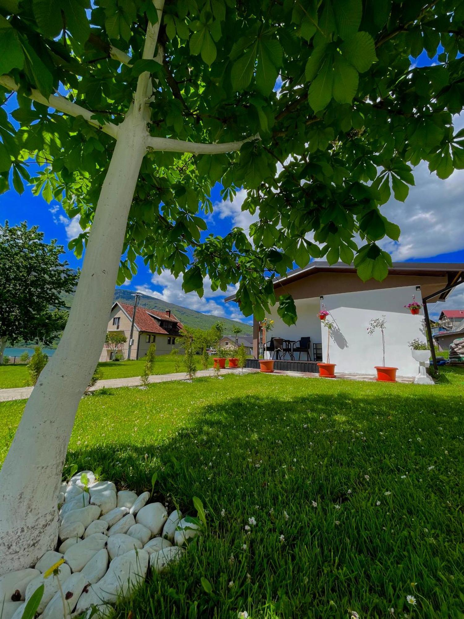 Rooms P&L Plav Luaran gambar